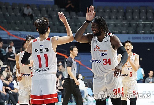 Pro basketball favorites SK snaps Sono losing streak, wins opening three in a row
