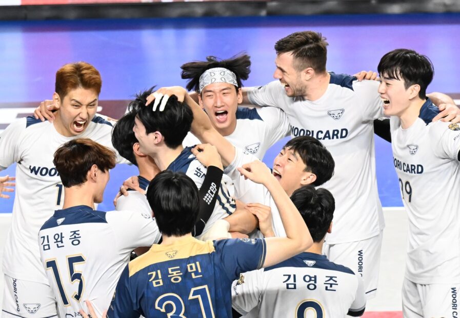 Men’s Volleyball Woori Card becomes first to reach 20 wins with win over Hyundai Capital